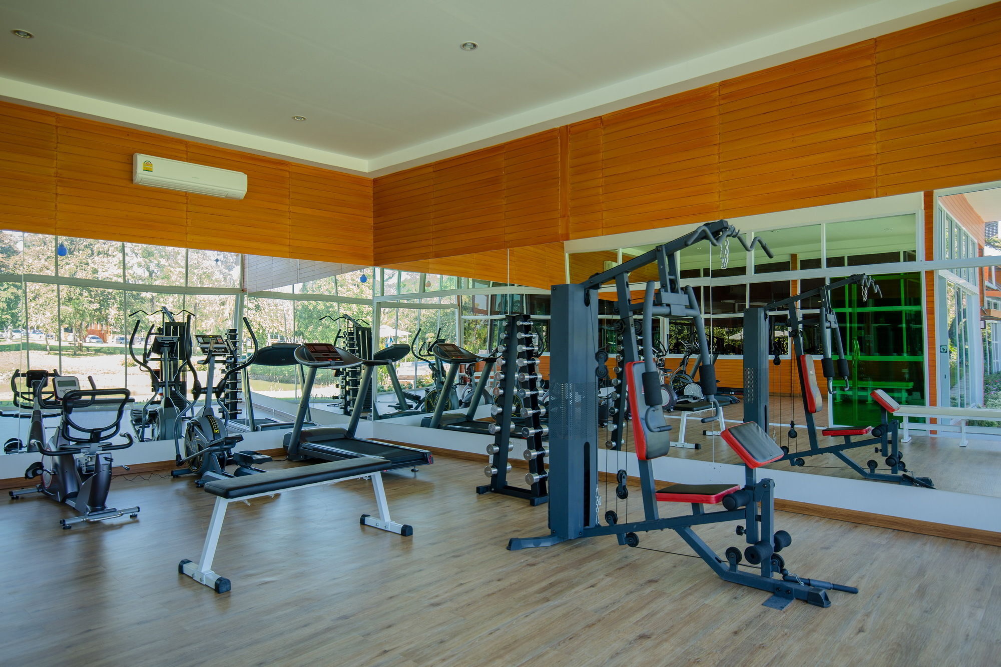 Baan Suan Khun Ta And Golf Resort Ubon Ratchathani Exterior photo