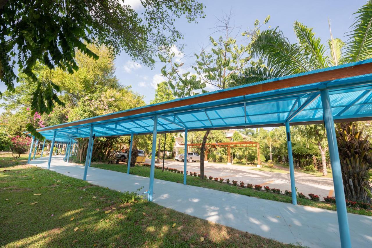Baan Suan Khun Ta And Golf Resort Ubon Ratchathani Exterior photo